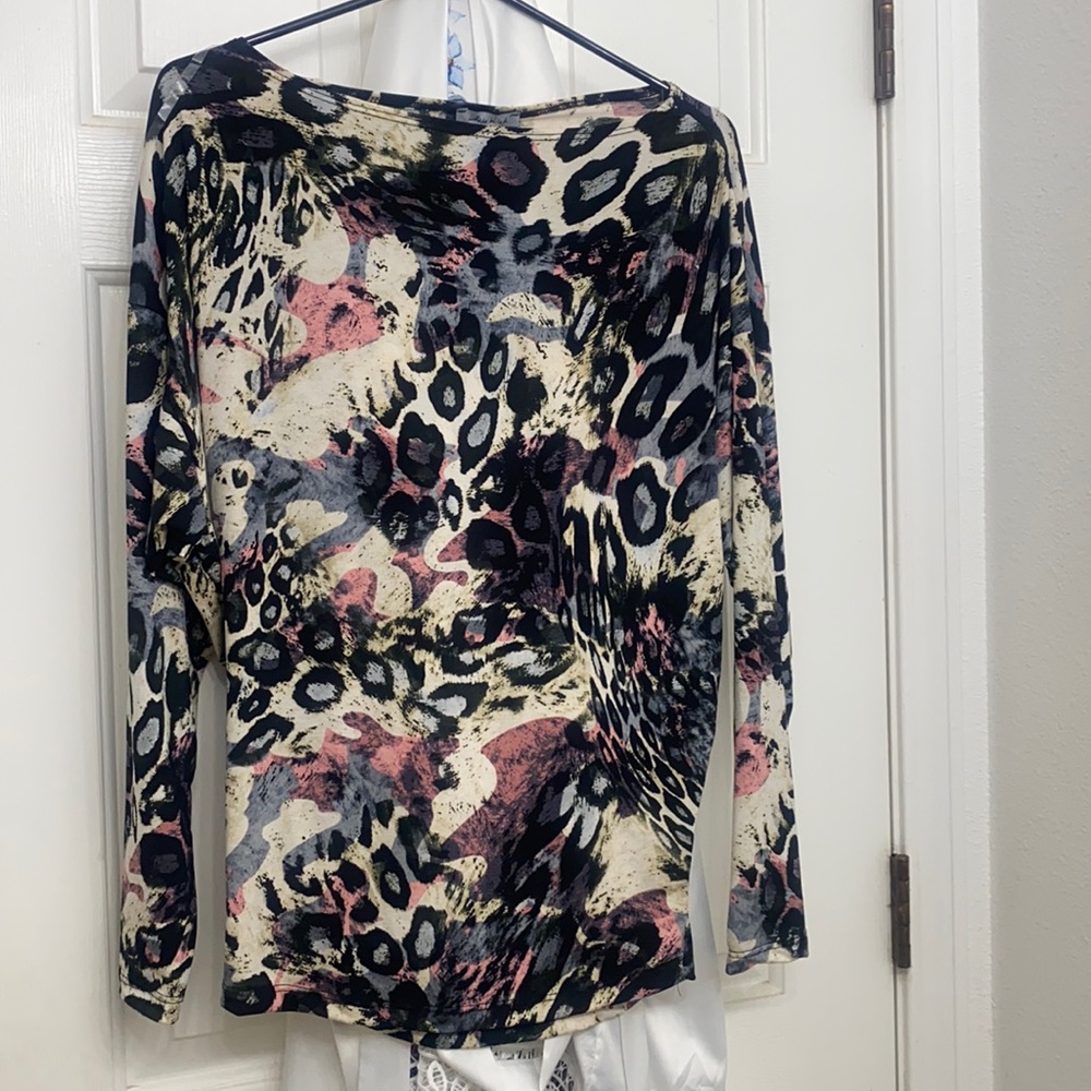 White birch sz S boatneck animal print top